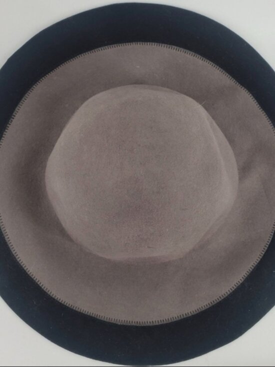 Vtg Two-Tone Wide Brim Wool Hat In Taupe & Black Stitch Detail Chic & Stylish De main image 4